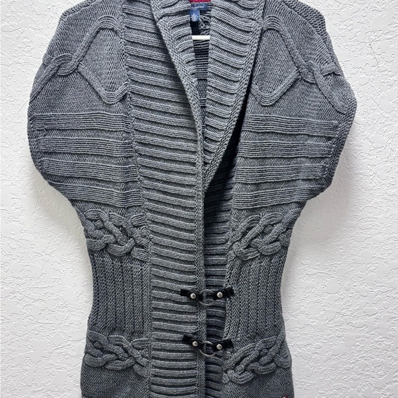 Gray Knit Cardigan with‎ Toggle Closing - Picture 1 of 7